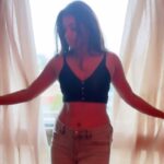 Shilpa Manjunath Instagram - “🌟 Embracing Every Curve 🌟 This isn’t about absent nets or perfect abs, it’s about self-love and resilience. From flab’s to Ab’s (still getting thr😁), I’ve taken the journey to celebrate my body, its quirks, and its strength. We’re all beautifully unique, and it’s time to redefine beauty standards. 💪❤️ #BodyPositivity #LoveYourself #StrengthInEveryCurve” 📸- @you_and_i_studios 💄-@saranya_style_studio Hair-@viji_makeover Costume- denim (AE) ,top (Zara) .