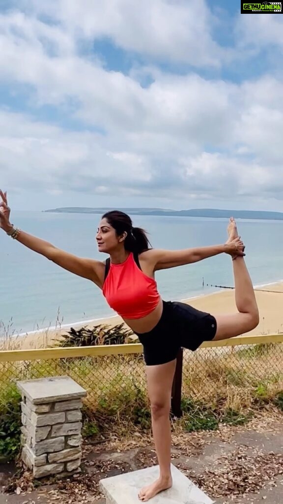 Shilpa Shetty Instagram - A spark of a smile can spread the fire of happiness around us. But to be able to do so, one needs to be happy within… Make Yoga a part of your lives too, for a healthy mind, body, and soul. As they say, a healthy person is a happy person 💪♥️😊 Wishing everyone a Happy & Healthy Yoga Day🧘🏻‍♀️ 🧘🏻‍♂️ Atmanamaste!🙏 #WorldYogaDay #YogaDay2023 #yogasehihoga #yogisofinstagram #SimpleSoulful #meditation #healthylifestyle