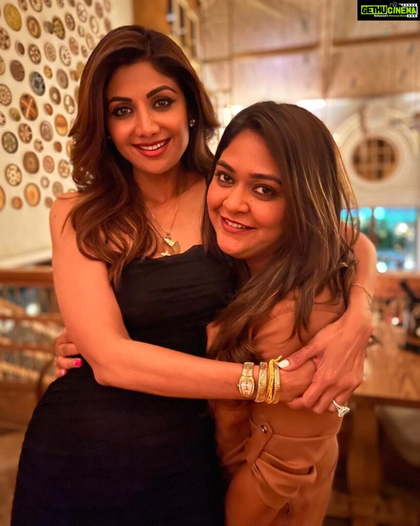 Shilpa Shetty Instagram - To my one-in-all, all-in-one, sister from another mother🧿♥️🤗 (Long list!), but most importantly, my toughest pillar of strength. Love you loads, my darling @anishisharma. Much MOREEE to celebrate and toast to this year ♥️😘🧿✨ #gratitude #birthdaygirl #friendslikefamily #unconditional #love #blessed