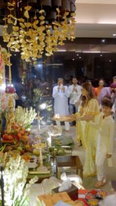 Shilpa Shetty Instagram - वक्रतुण्ड महाकाय सूर्यकोटि समप्रभ ।
निर्विघ्नं कुरु मे देव सर्वकार्येषु सर्वदा ॥🪔🌺🙏

॥ गणपति बाप्पा मोरया ॥🙏

Sukhee bhava 🙌

#GanpatiBappaMorya #GaneshChaturthi #GannuRaja #grateful #blessed #happyvibes #गणपतिबाप्पा #GanpatiAarti