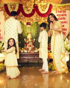 Shilpa Shetty Instagram - Ganpati Bappa Moriya🎉😇
Happy Ganesh Chaturthi to you all 🙏♥️ 
  Sukhee Bhava 🙌🏼 

 #celebration #gratitude #happiness  #love #prayer