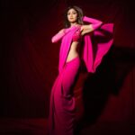 Shilpa Shetty Instagram - Think 𝓹𝓲𝓷𝓴 💖 #Sukhee #IndiasGotTalent #IGT #LookOfTheDay #DontWorryBeSukhee #SukheePromotions #ootd