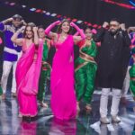 Shilpa Shetty Instagram - Celebrations ka ‘#Nasha hai’ IGT ke manch par, kal raat 9:30 baje sirf #SonyTV par!♥️🤗 Aap bhi aayenge na Sukhee se milne?😉 @kushakapila @badboyshah @fremantleindia @indiasgottalentofficial #Sukhee #IGT #StayTuned #grateful #blessed #DontWorryBeSukhee #IndiasGotTalent