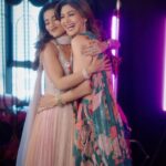 Shilpa Shetty Instagram - Dancing with an icon @theshilpashetty 😍 . Loved performing to the sukhee hookstep . Looking forward to seeing your reels. We are sharing the best ones on story 🎉 Shot by : @gaurav_visuals HMU : @makeoversbydrashtidani @makeupandhairby_shweta @simarrbhasin Outfit: @seasonsmumbai