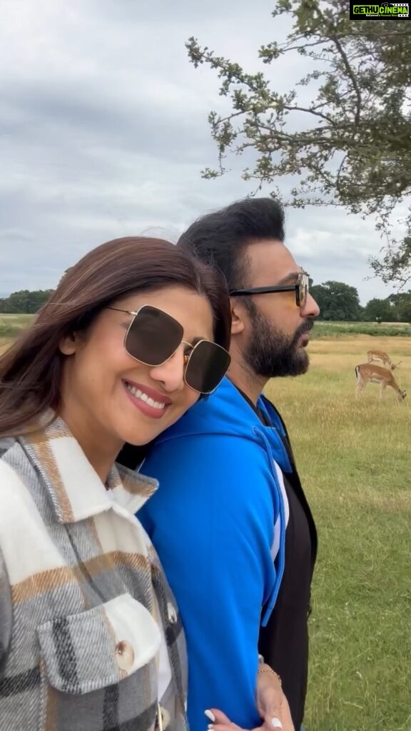 Shilpa Shetty Instagram - Gifting you a mirror this birthday, so you can see what I see… someone funny, kind, considerate, and loving! A beautiful soul that’s perfect for me ♥️🧿 Happpppyyyyyyy birthdaaaayyyy, my Cookie!😘♥️🧿🌈🥳 Stay protected, happy, and blessed ♥️🧿♥️ #husbandlove #BirthdayBoy #blessed #grateful #family #love