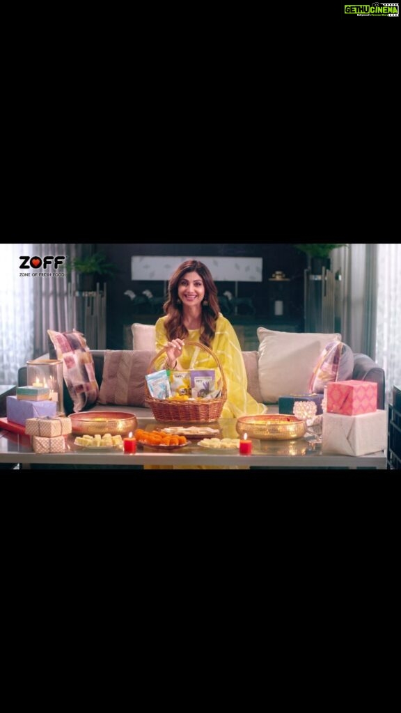 Shilpa Shetty Instagram - To the incredible journey together, filled with sweet & tangy moments!🔥✨ Embracing the vibrant festivities with a dash of spice and everything nice! 🎉✨🌶 Get ready to spice up your life in the most enchanting way possible. 🌶🎪 @zofffoods #ad #BaakiSabOffOnlyZoff #ZoffFoods #IndianSpices #Masala #festivals #festivalseason