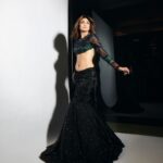 Shilpa Shetty Instagram – Black Nasha 🖤✨

#LookOfTheDay #LokmatMostStylish #style #mermaid #glamour #fashion #grateful