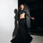 Shilpa Shetty Instagram - Black Nasha 🖤✨ #LookOfTheDay #LokmatMostStylish #style #mermaid #glamour #fashion #grateful