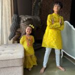 Shilpa Shetty Instagram - Aaj mahurat late hai ⌚️ Magar yeh rishta great hai 🥰😍🧿 Happy Raksha Bandhan to everyone celebrating ♥️ #RakshaBandhan #HappyRakhi #siblinglove #siblingbond #family #love #grateful #blessed