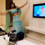 Shilpa Shetty Instagram - Aaj kal paaon zameen par nahin padte mere🤭 Kyunki SUKHEE theatres mein aa gayi hai aaj savere😉 #Sukhee in theatres now!🎟️🍿 #DontWorryBeSukhee