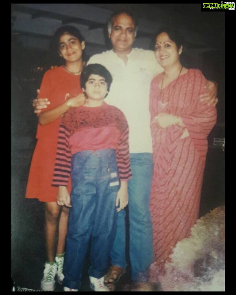 Shilpa Shetty Instagram - For being the BESTest parents... Happy Parents’ Day! Miss you, Dad! Love you, Mom♥️♥️ Eternally grateful we are! @sunandashetty10 @shamitashetty_official #PricelessMemories #ParentsDay #family #love #parents #grateful #blessed