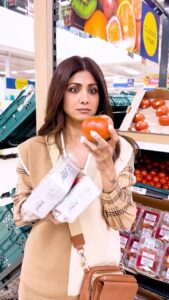 Shilpa Shetty Instagram - टमाटर ke prices are raising my Dhadkan❤️🍅

#fun #throwback #dialogue