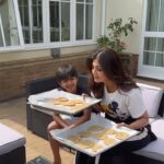 Shilpa Shetty Instagram - Perfeccttt “Son”Day with the bestest chocolate peanut butter Cookies 😋🤤😘 #sundaybinge done right 🤪✅😎 #sunday #cookie #sundayvibes #love #sondayfunday #gratitude