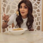 Shilpa Shetty Instagram - When the heart craves some ghar-jaisa food 🥘 Just indulge in some scrumptious @wickedgud!🍜 #ad #Wickedgud #SwasthRahoMastRaho #HealthyLifestyle #CleanIngredients #InstantNoodle #Pasta #Noodles #NoMaida #NoMSG #HighProtein #HighFibre