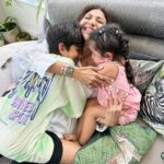 Shilpa Shetty Instagram - The bestest welcome Evvvveerrr #reunited #mybabies #myworld #gratitude #love #londondiaries