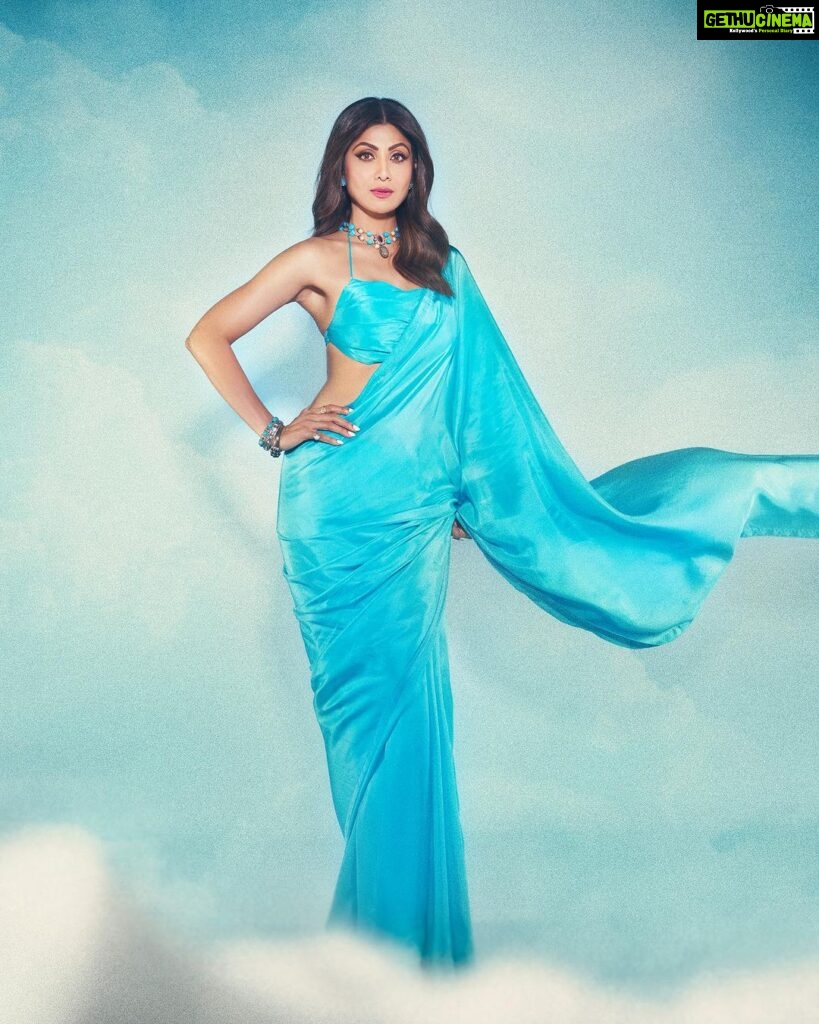 Shilpa Shetty Instagram - Flying high 🩵😉 #IndiasGotTalent #LookOfTheDay #IGT #ootd #grateful #blessed