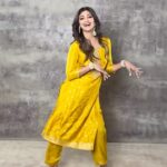 Shilpa Shetty Instagram - Jahan chance mil jaye, wahan thoda dance toh banta hai💃🏻😉♥️ #BehindTheScenes #happysoul #dancereels #grateful #bts