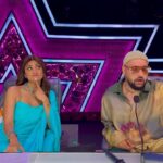 Shilpa Shetty Instagram - Knockout round # 1!🔔😂 Kiske #KnockKnock joke ne aapko knockout kar diya, tell us in the comments😂🤪 @sonytvofficial par hum jald hi milenge aapse. Stay tuned for #IndiasGotTalent!🫶 @indiasgottalentofficial @fremantleindia #IGT #behindthescenes #bts #friends #SetLife #workmode