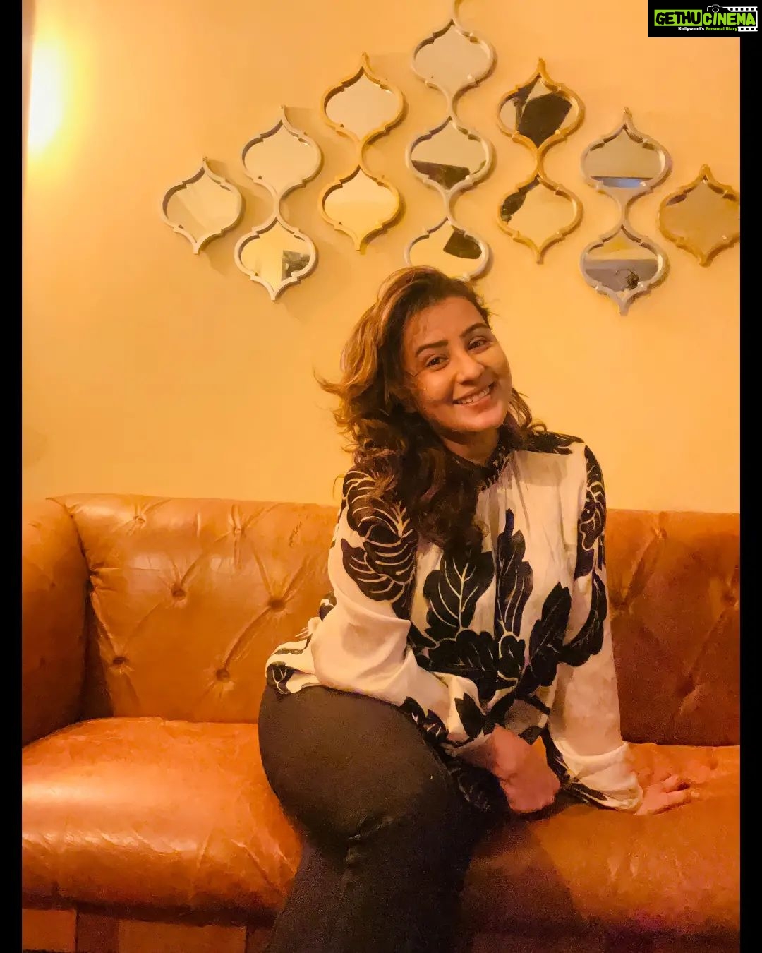 Shilpa Shinde Instagram - जन्नत से नजराना भेजा है💙 खुशियों का खजाना भेजा है🤩 कुबूल फरमाएं दिल की दुआ है🤲 बकरीद मुबारक का फ़रमान भेजा है।♥️ #eidaladha #eidmubarak #thursday #thursdayvibes #funtimes #shilpashinde #shilpians #goodafternoon #enjoy #picoftheday #eid #happyeid