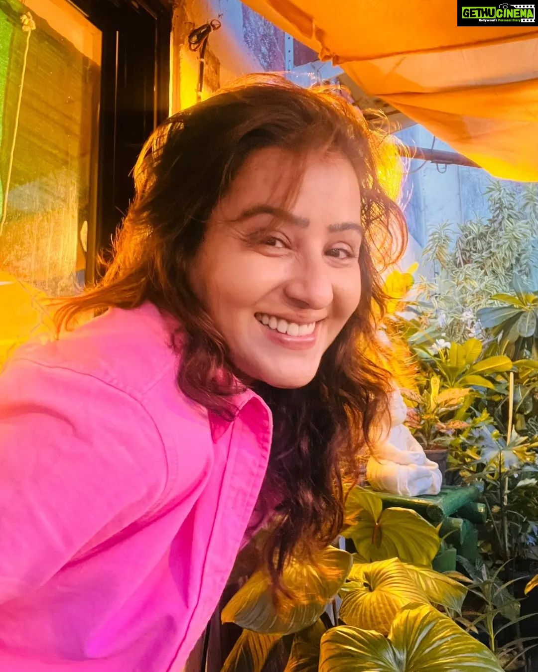 Shilpa Shinde Instagram - Socha tha aaj barish tezi se hogi toh bhigte hue pics apne fans ke liye share karungi, lekin baarish toh chakma dekar bhaag gayi😐 #ShilpaShinde #sunday #sundayvibes #funtimes #nofilter #rainyday #monsoon #sundayfunday #goodevening #picoftheday #shilpians #fashion #enjoying
