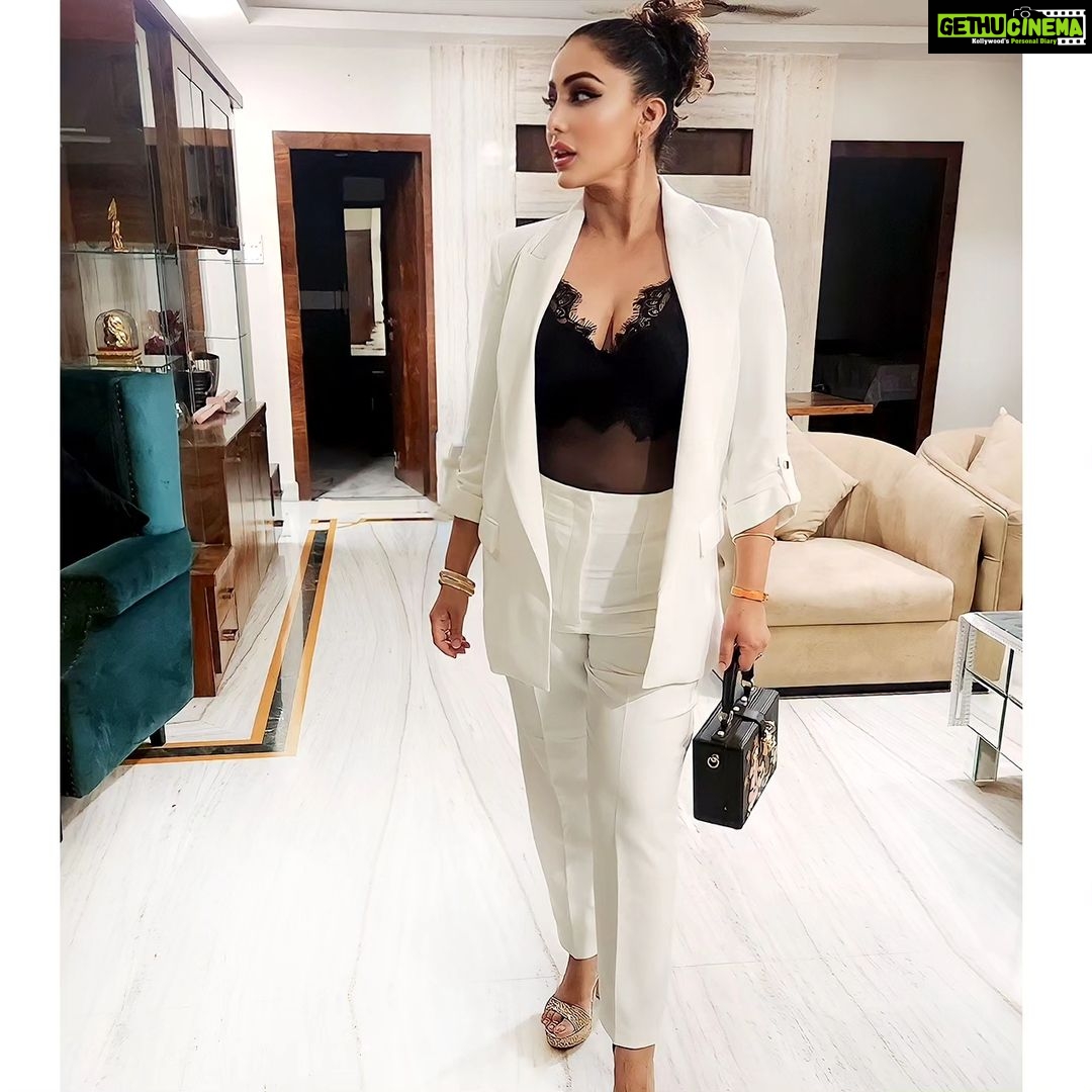 Shilpi Sharma Instagram - Weekend Plans ??? . .. . . #saturdaynight #weekend #djshilpi