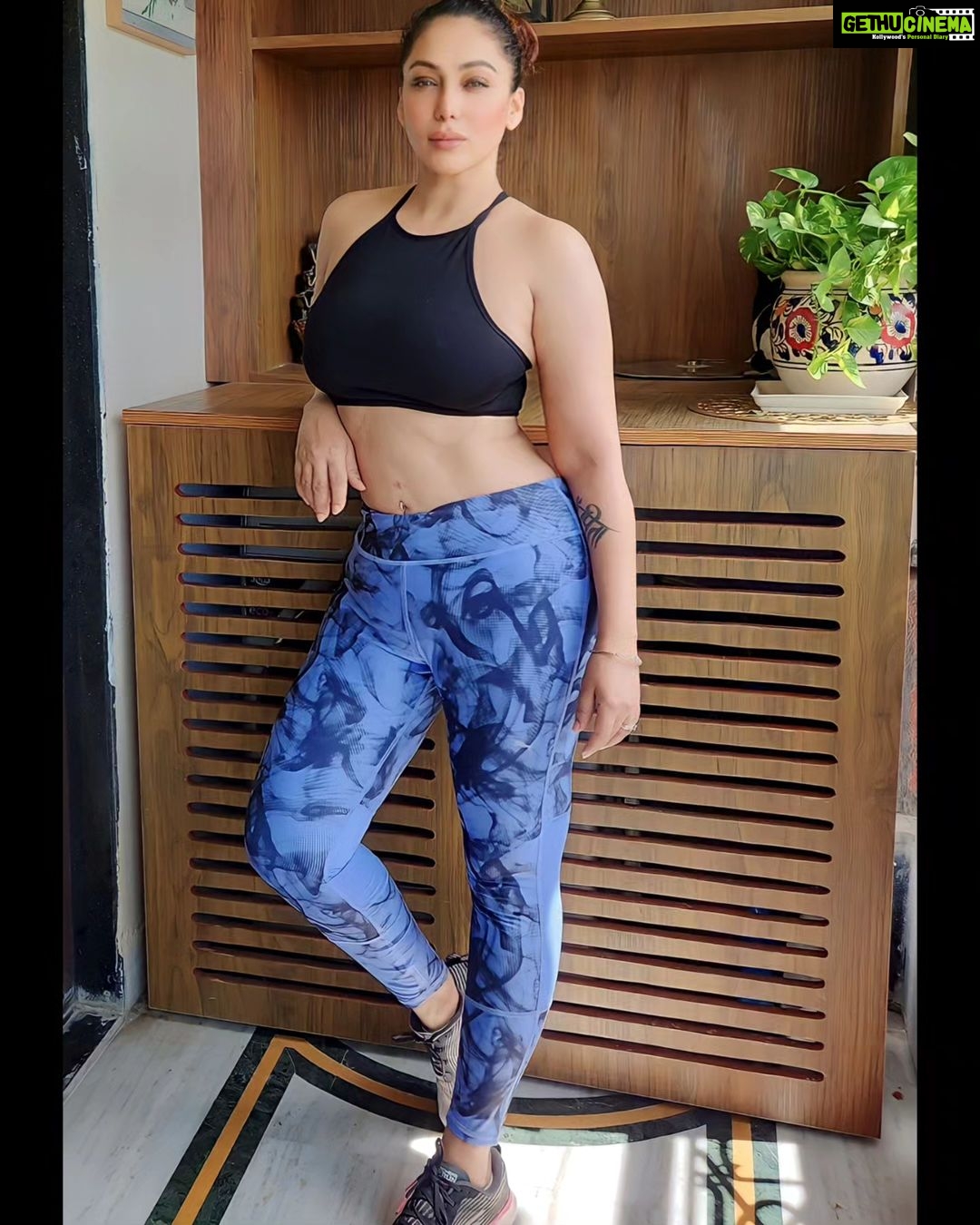 Shilpi Sharma Instagram - One of those pics after a good workout ... 😁 . . . #selfacceptance #fitnessjourney #shilpisharma #djshilpi #fridaymotivation
