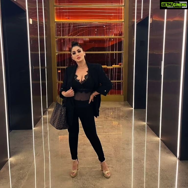 Shilpi Sharma Instagram - Outfit: perfect. Attitude: worth it. . . #attitude #photo #randomclick #shilpisharma #djshilpisharma
