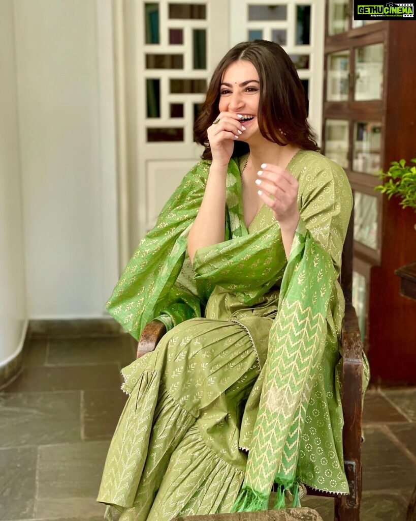 Shivaleeka Oberoi Instagram - Just a girl who can’t keep a straight face for too long! 🤭