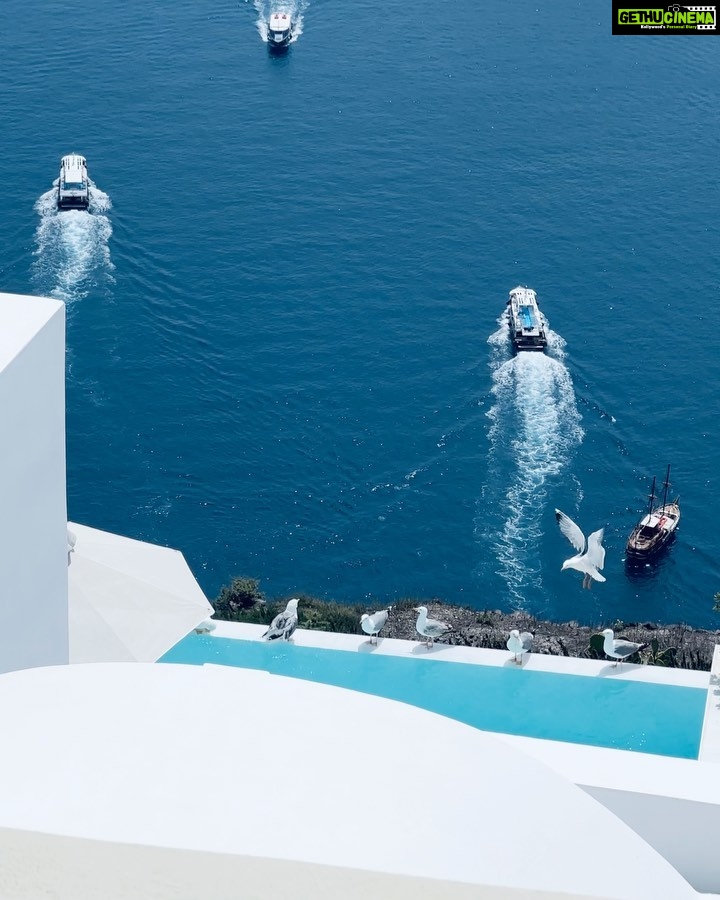 Shivaleeka Oberoi Instagram - The kinda blues I like! 🌊🐬🇬🇷🩵🧜🏻♀️ Santorini, Greek Islands