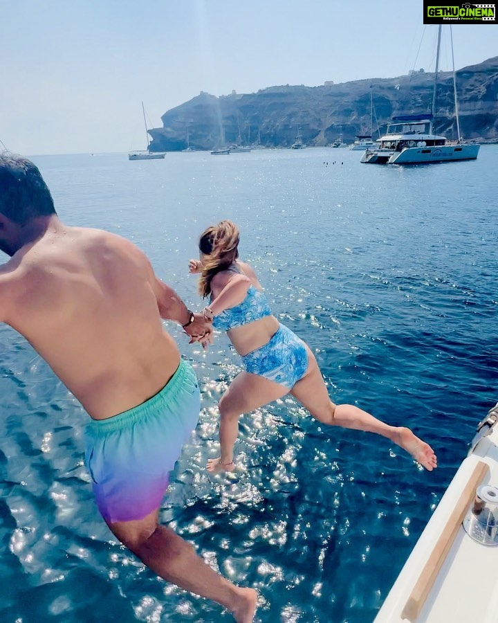 Shivaleeka Oberoi Instagram - The kinda blues I like! 🌊🐬🇬🇷🩵🧜🏻♀️ Santorini, Greek Islands