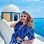 Shivaleeka Oberoi Instagram – The kinda blues I like! 🌊🐬🇬🇷🩵🧜🏻‍♀️ Santorini, Greek Islands