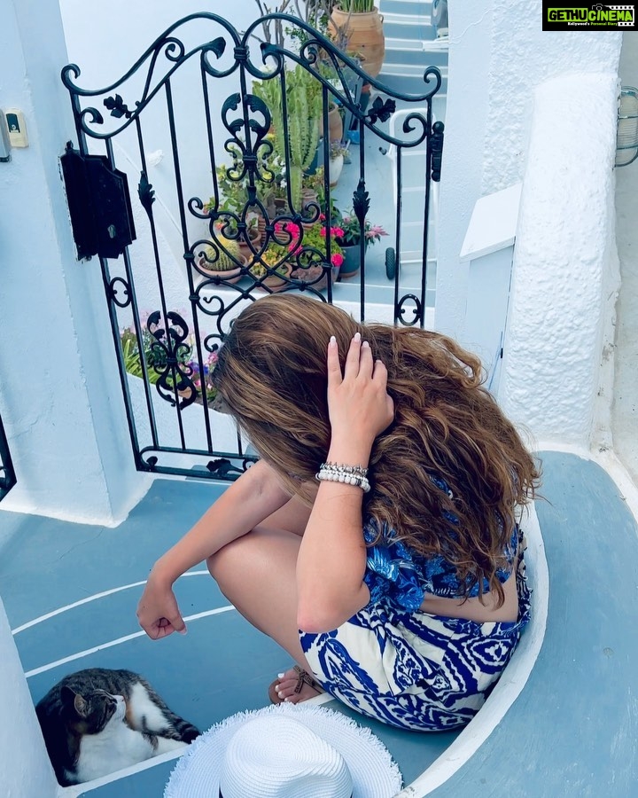 Shivaleeka Oberoi Instagram - The kinda blues I like! 🌊🐬🇬🇷🩵🧜🏻‍♀️ Santorini, Greek Islands