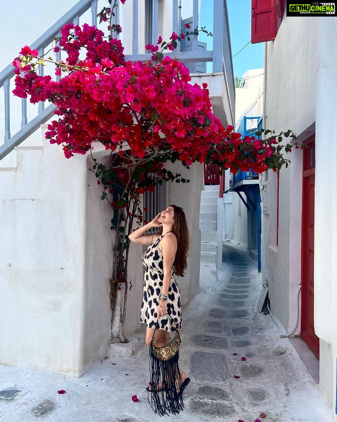 Shivaleeka Oberoi Instagram - Heeey Mykonos! π¬π· Greece-y hair, donβt care! ππβοΈ Mykonos, Greece