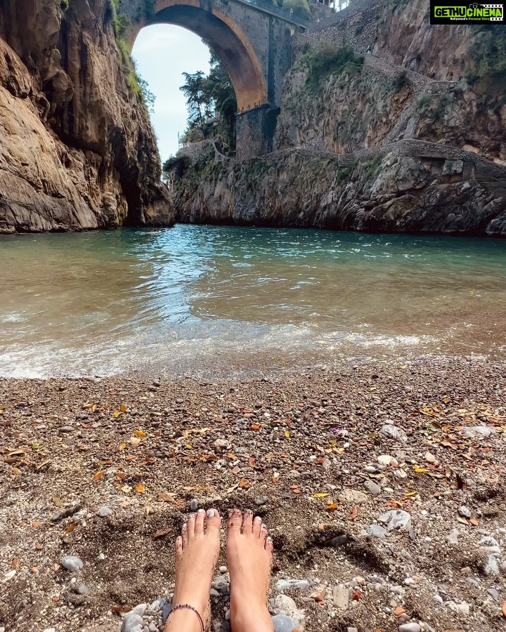 Shivaleeka Oberoi Instagram - Dolce far niente! 🦦 Furore Amalfi