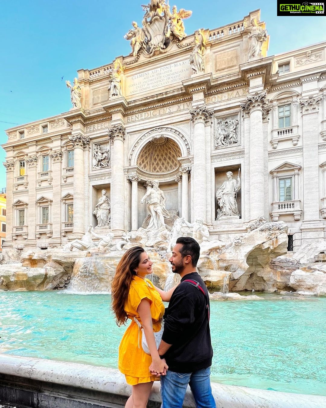 Shivaleeka Oberoi Instagram - What a Rome-antic city! 🥰 #colosseum #fontanaditrevi #wheninrome #italy #inlove #rome #beautifuldestinations 📍🇮🇹 Rome, Italy