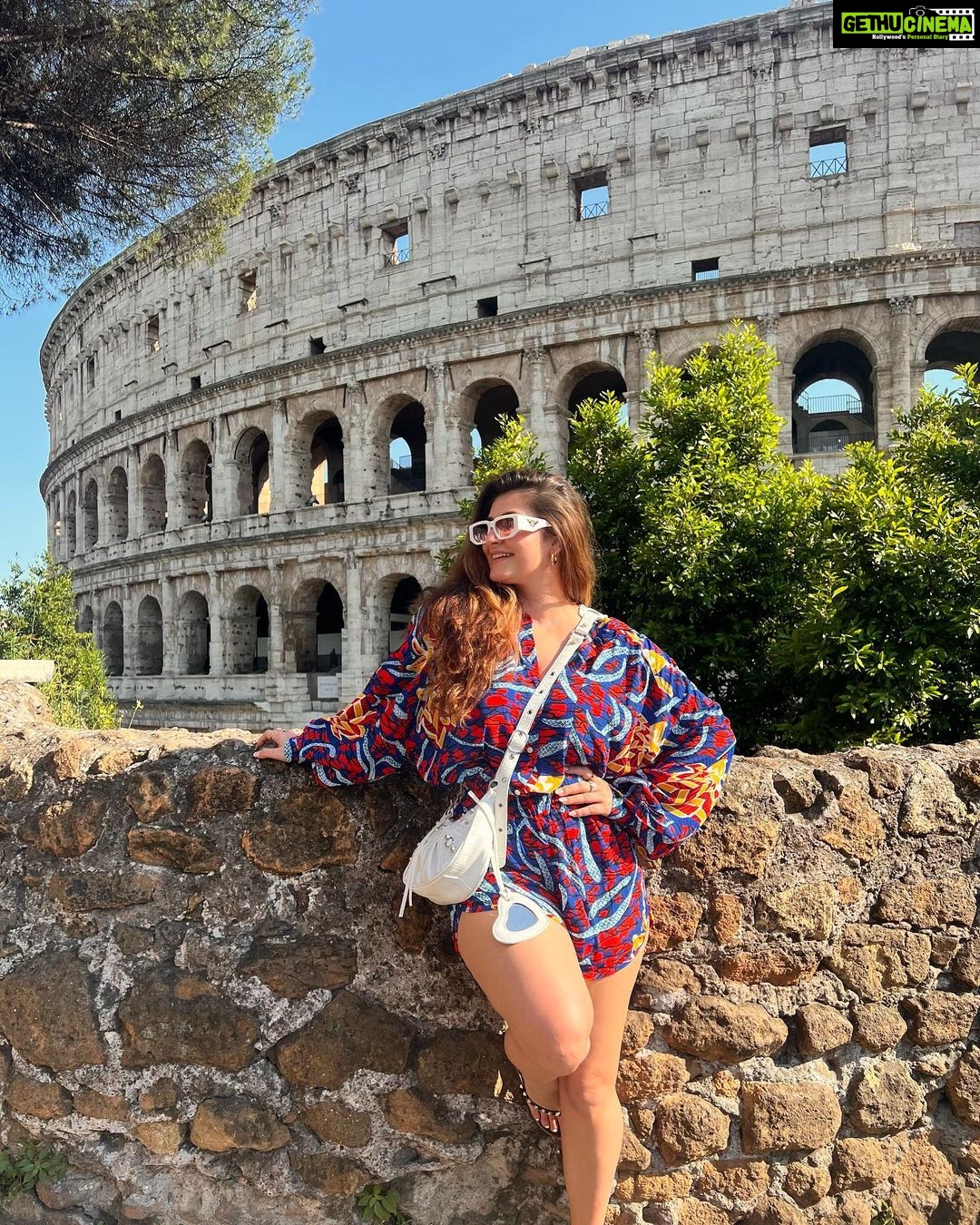Shivaleeka Oberoi Instagram - What a Rome-antic city! 🥰 #colosseum #fontanaditrevi #wheninrome #italy #inlove #rome #beautifuldestinations 📍🇮🇹 Rome, Italy