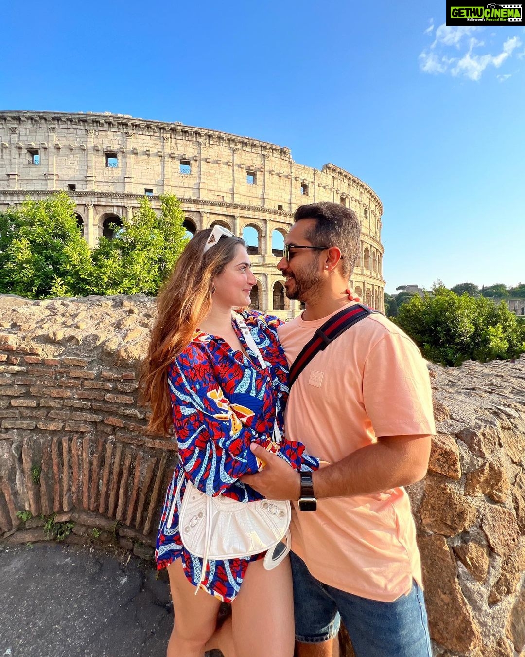 Shivaleeka Oberoi Instagram - What a Rome-antic city! 🥰 #colosseum #fontanaditrevi #wheninrome #italy #inlove #rome #beautifuldestinations 📍🇮🇹 Rome, Italy