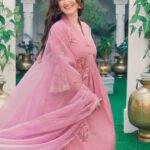 Shivaleeka Oberoi Instagram – A lil throwback 🌸💕