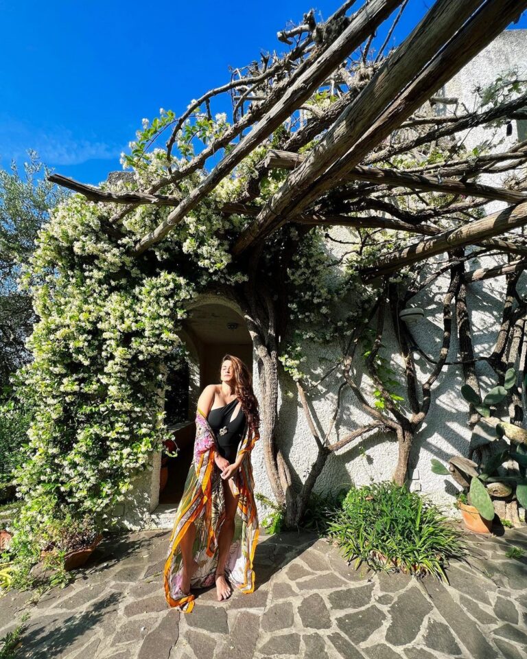 Shivaleeka Oberoi Instagram - Amalfi Coast, baby! 🍋🌊☀️ Positano, Amalfi Coast, Italy