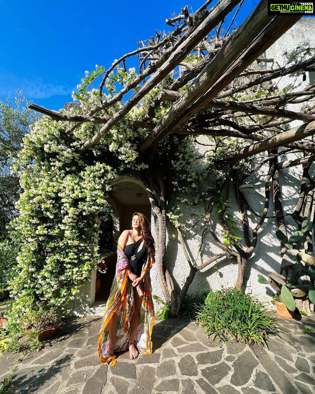 Shivaleeka Oberoi Instagram - Amalfi Coast, baby! 🍋🌊☀️ Positano, Amalfi Coast, Italy