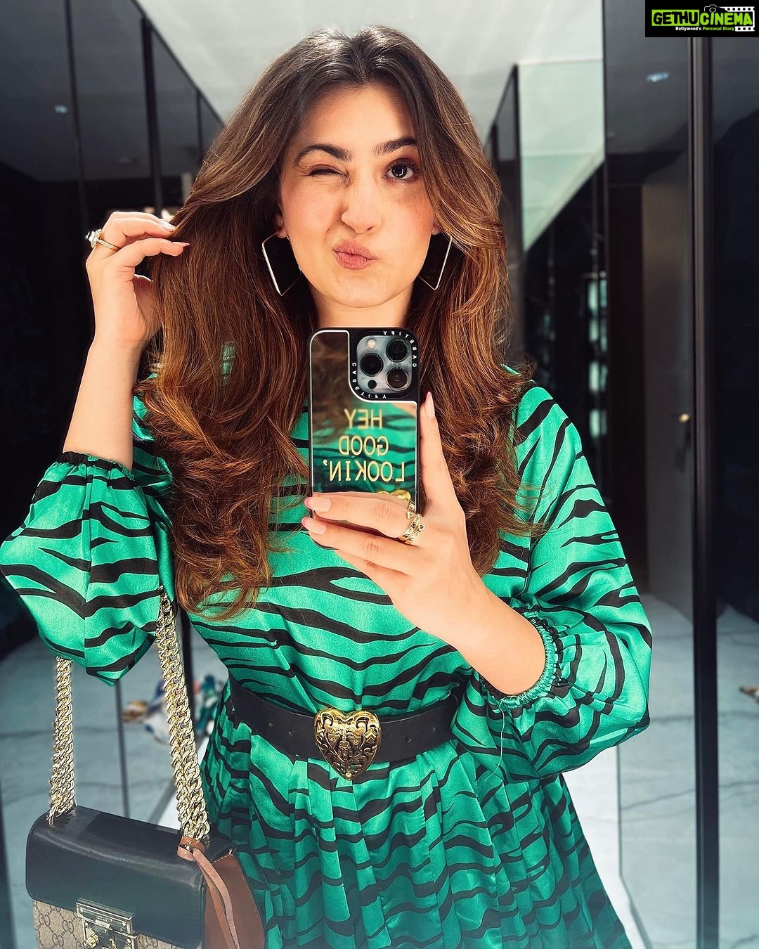 Shivaleeka Oberoi Instagram - Oh heeyy! 🖤 ➡️ Ok, bye! 🤪