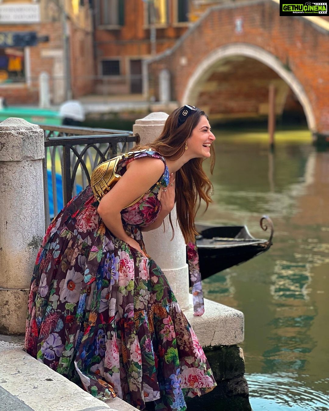 Shivaleeka Oberoi Instagram - Falling in love with Venice, one canal at a time. ๐ถ๐ฅฐ #venice #magic #italy #gondola #canal #venezia #travelgram #inlove #beautifuldestinations #italia #eurotrip #italytravel ๐ฎ๐น Venice, Italy