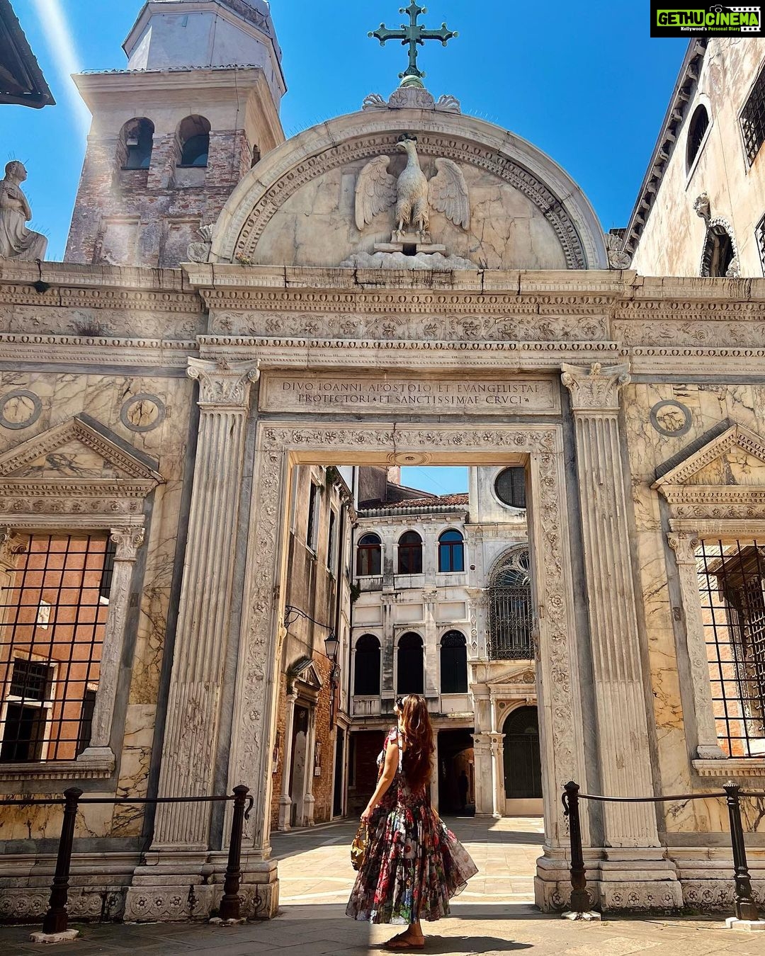 Shivaleeka Oberoi Instagram - Falling in love with Venice, one canal at a time. ๐ถ๐ฅฐ #venice #magic #italy #gondola #canal #venezia #travelgram #inlove #beautifuldestinations #italia #eurotrip #italytravel ๐ฎ๐น Venice, Italy