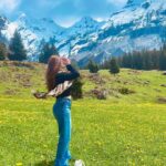 Shivaleeka Oberoi Instagram - “Jaa, Shivaleeka, jaa. Jee le apni zindagi.” 🤪🌼🌾🏔️💛 Swiss Alps