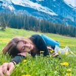 Shivaleeka Oberoi Instagram - “Jaa, Shivaleeka, jaa. Jee le apni zindagi.” 🤪🌼🌾🏔️💛 Swiss Alps
