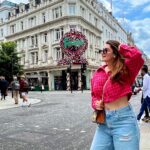 Shivaleeka Oberoi Instagram – Jet lagged Barbie doing a little happy dance having the best Strawberry Nutella cream! 💗🫠🍓 London, England, UK