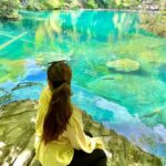 Shivaleeka Oberoi Instagram - No filter needed..50 shades of blue and green!!! 🏞️ It’s a beautiful world!!! 🌎💕 #BlauseeLake #Switzerland #beautifuldestinations #view #europetravel #placestoseebeforeyoudie #instagramreels Blausee, Bern, Switzerland