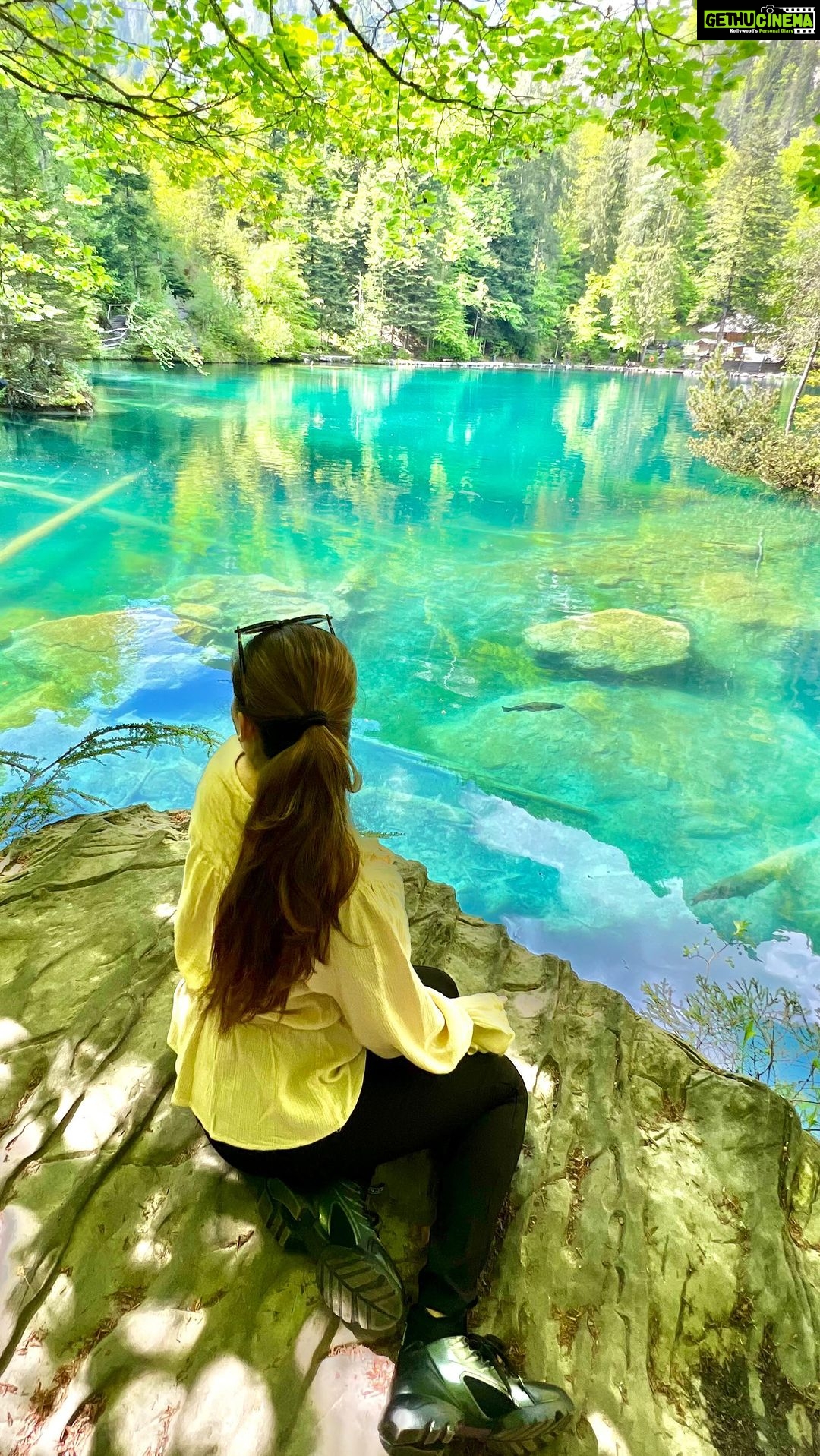 Shivaleeka Oberoi Instagram - No filter needed..50 shades of blue and green!!! ποΈ Itβs a beautiful world!!! ππ #BlauseeLake #Switzerland #beautifuldestinations #view #europetravel #placestoseebeforeyoudie #instagramreels Blausee, Bern, Switzerland