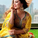 Shivaleeka Oberoi Instagram – Tenu suit suit karda ✨👌🏻🌻🍃☀️
