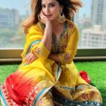 Shivaleeka Oberoi Instagram - Tenu suit suit karda ✨👌🏻🌻🍃☀️